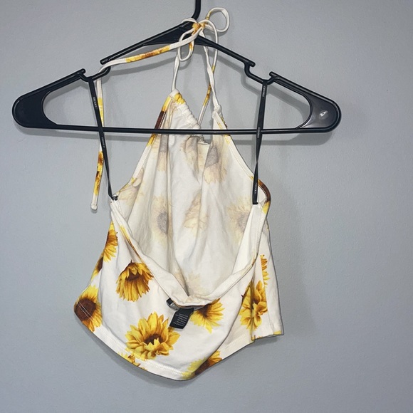 Forever21 White SunFlower Halter Crop Top. Size M - Picture 2 of 3